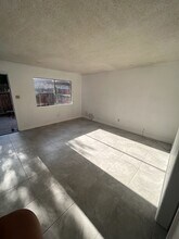 2616 N Half Moon Dr, Unit C in Bakersfield, CA - Building Photo - Building Photo