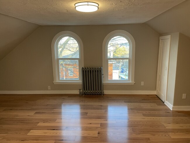 24 Crown St, Unit 3 in Worcester, MA - Building Photo - Building Photo