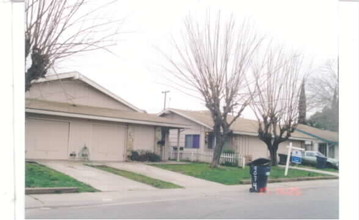 9070-9072 Salmon Falls Dr in Sacramento, CA - Building Photo - Building Photo