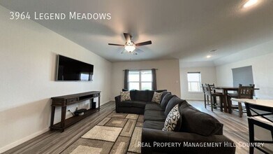 3964 Legend Meadows in New Braunfels, TX - Building Photo - Building Photo
