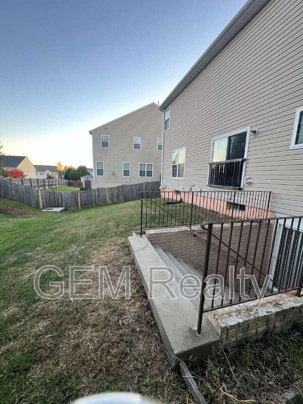 11 Maggie Ct in Fredericksburg, VA - Foto de edificio - Building Photo