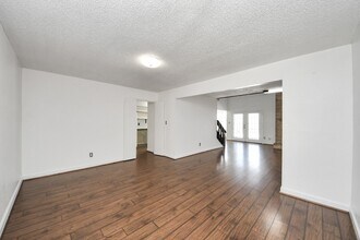 6230 Grandvale Dr in Houston, TX - Building Photo - Building Photo