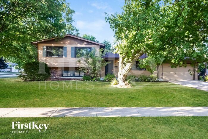 148 Berkshire Dr in Crystal Lake, IL - Building Photo