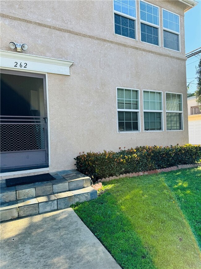 262 Corona Ave-Unit -2 in Long Beach, CA - Building Photo - Building Photo