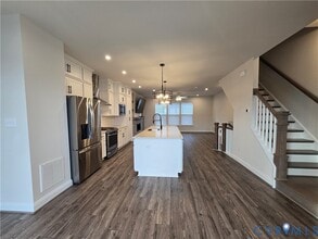 4304 Dominion Frst Cir in Glen Allen, VA - Foto de edificio - Building Photo