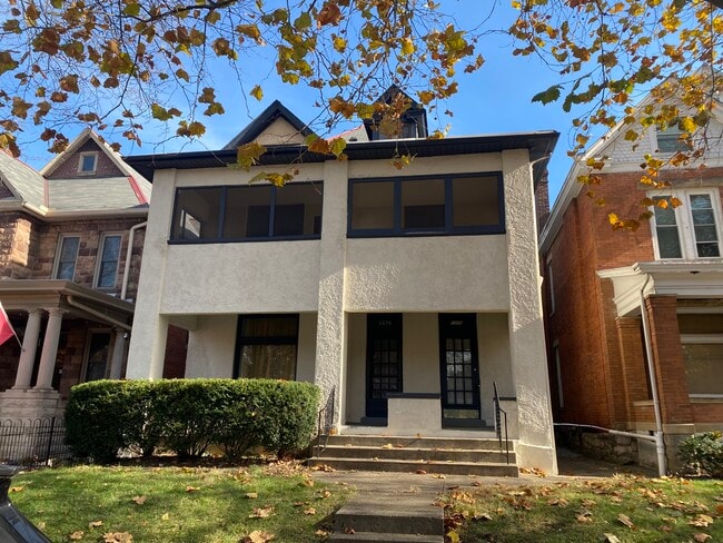 1374 Neil Ave in Columbus, OH - Foto de edificio - Building Photo