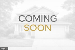 8365 Derwent Valley Ct in Lorton, VA - Building Photo