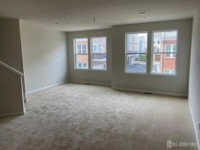 65 Cannon St in North Brunswick, NJ - Building Photo - Building Photo