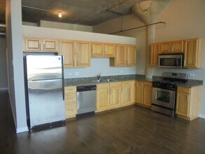 3963 W Belmont Ave, Unit 218 in Chicago, IL - Foto de edificio - Building Photo