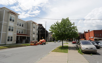 100 Hobart St in Utica, NY - Building Photo - Building Photo