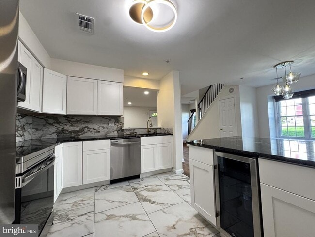 19060 Highstream Dr in Germantown, MD - Building Photo - Building Photo