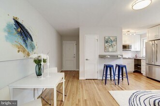 4004 Beecher St NW, Unit 301 in Washington, DC - Building Photo - Building Photo