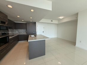 7825 NW 107th Ave in Doral, FL - Building Photo - Building Photo