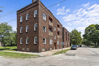 8601 Kenmore Ave in Cleveland, OH - Building Photo - Building Photo