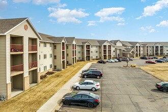 THE HIGHLANDS in St. Cloud, MN - Foto de edificio - Building Photo