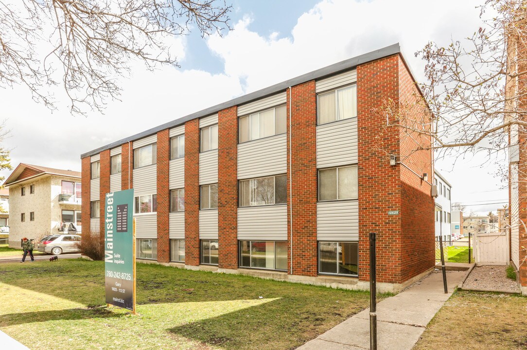 Gary Manor in Edmonton, AB - Building Photo