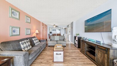 7205 Thomas Dr in Panama City Beach, FL - Building Photo - Building Photo