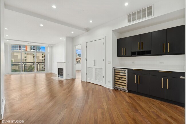 914 W Hubbard St in Chicago, IL - Building Photo - Building Photo