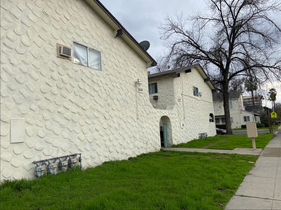 600-606 N Locust St in Visalia, CA - Building Photo