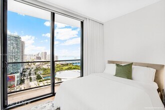 398 NE 5th St, Unit 2101 in Miami, FL - Building Photo - Building Photo