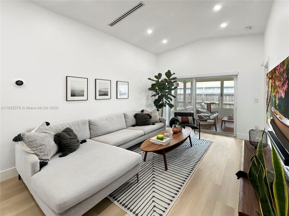 10831 SW 159th Terrace in Miami, FL - Building Photo