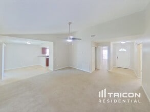 4013 Forecast Dr in Brandon, FL - Foto de edificio - Building Photo