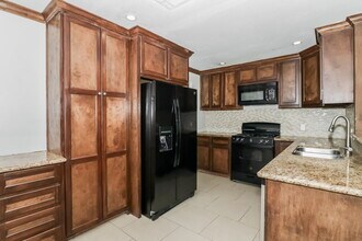 5751 Oakham St in Houston, TX - Building Photo - Building Photo