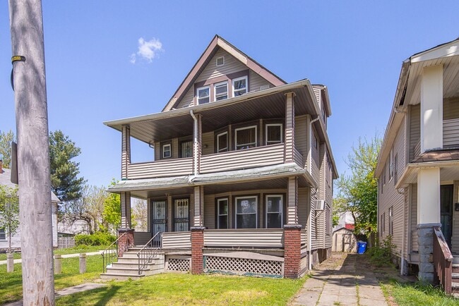 property at 11519 Carolina Ave