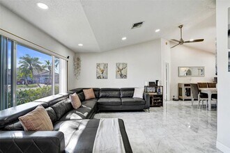 7909 NW 19th St in Margate, FL - Building Photo - Building Photo