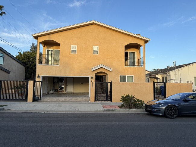 12451 Caswell Ave in Los Angeles, CA - Foto de edificio - Building Photo