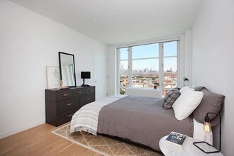 331 E Houston St in New York, NY - Building Photo - Building Photo