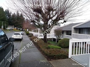 2726 SW 327th St in Federal Way, WA - Building Photo - Building Photo