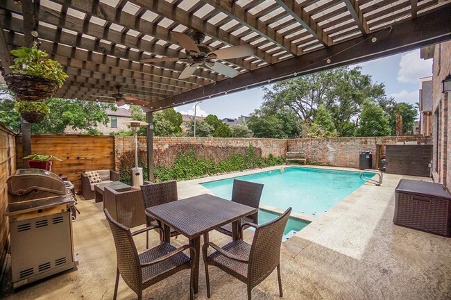 property at 1902 Potomac Dr