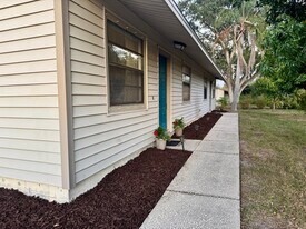 2901 Bay View Dr in Safety Harbor, FL - Building Photo
