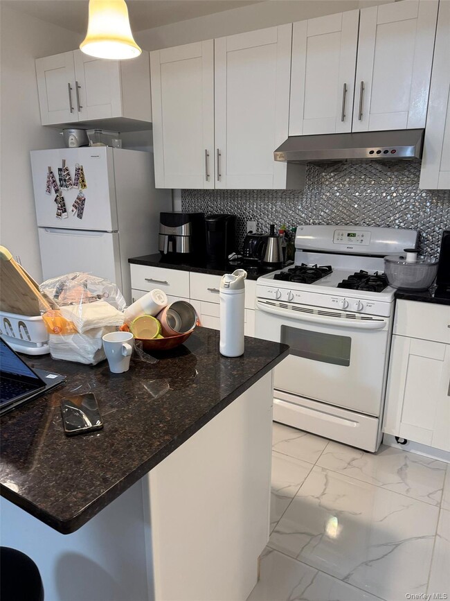 39-14 214th Pl in Queens, NY - Building Photo - Building Photo