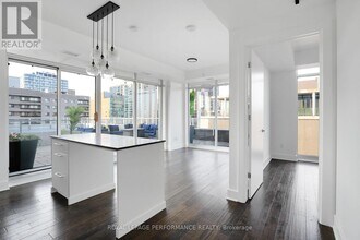 255-1255 Bay St in Ottawa, ON - Building Photo - Building Photo