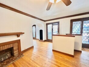 7705 W Rogers St, Unit 2 in West Allis, WI - Foto de edificio - Building Photo