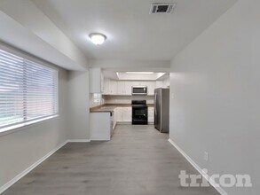 11519 Perry Rd, Unit 622 in Houston, TX - Building Photo - Building Photo