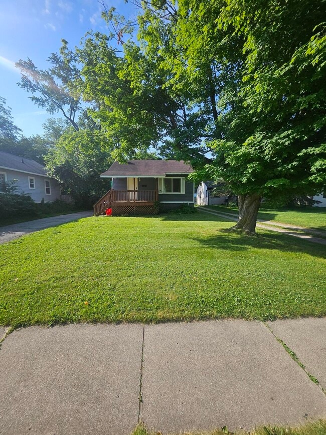 property at 1221 S Congress St