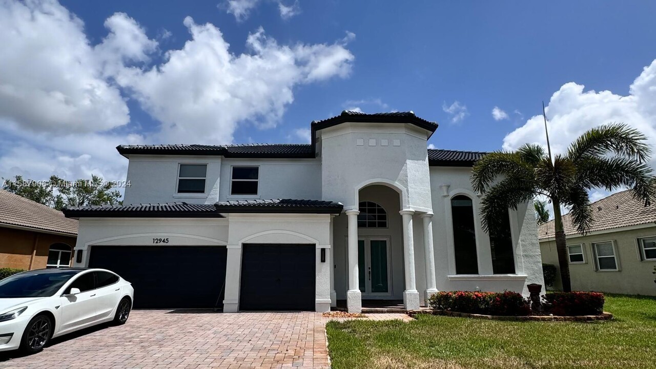 12945 SW 23rd St in Miramar, FL - Foto de edificio