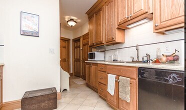 137 Charles St, Unit 3 in Boston, MA - Building Photo - Building Photo