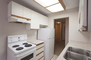 Park Astoria Apartments in New Westminster, BC - Building Photo
