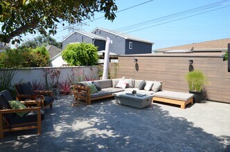 725 1/2 W Pine Ave in El Segundo, CA - Foto de edificio - Building Photo