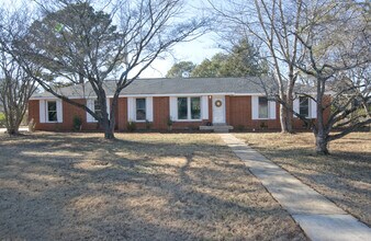 8910 Strong Dr SE in Huntsville, AL - Foto de edificio - Building Photo