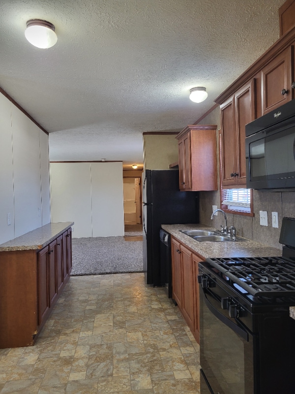 1874 Armstrong Blvd in Milford, MI - Foto de edificio - Building Photo