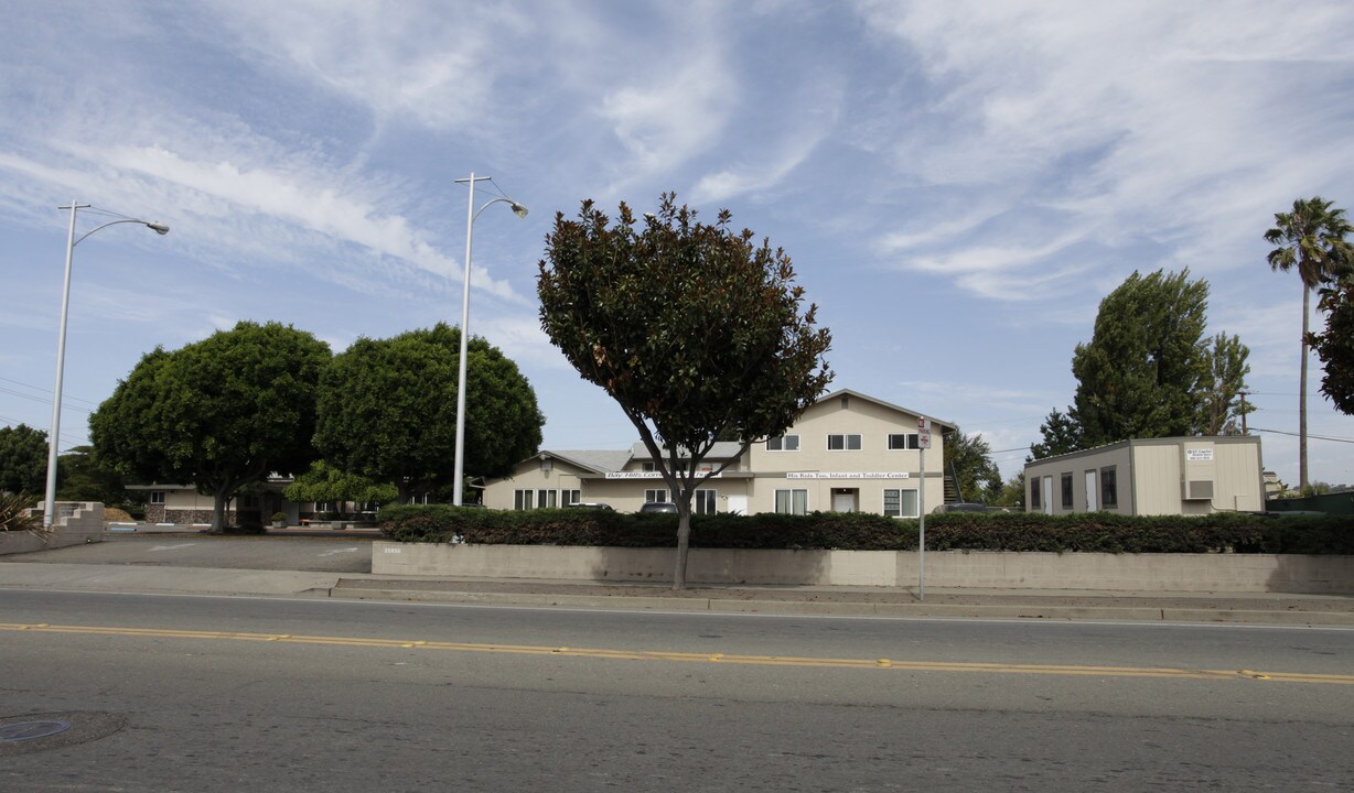 25768 Gading Rd in Hayward, CA - Building Photo