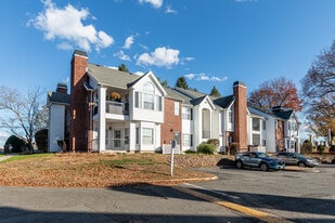Carriage Park in East Hartford, CT - Building Photo
