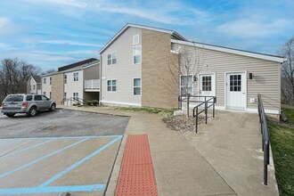 McCormick Crossing in Sistersville, WV - Foto de edificio - Building Photo