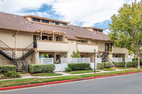 3151 Cochise Way in Fullerton, CA - Foto de edificio - Building Photo