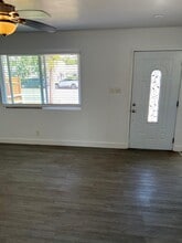 1616 E Grand Ave in Escondido, CA - Foto de edificio - Building Photo